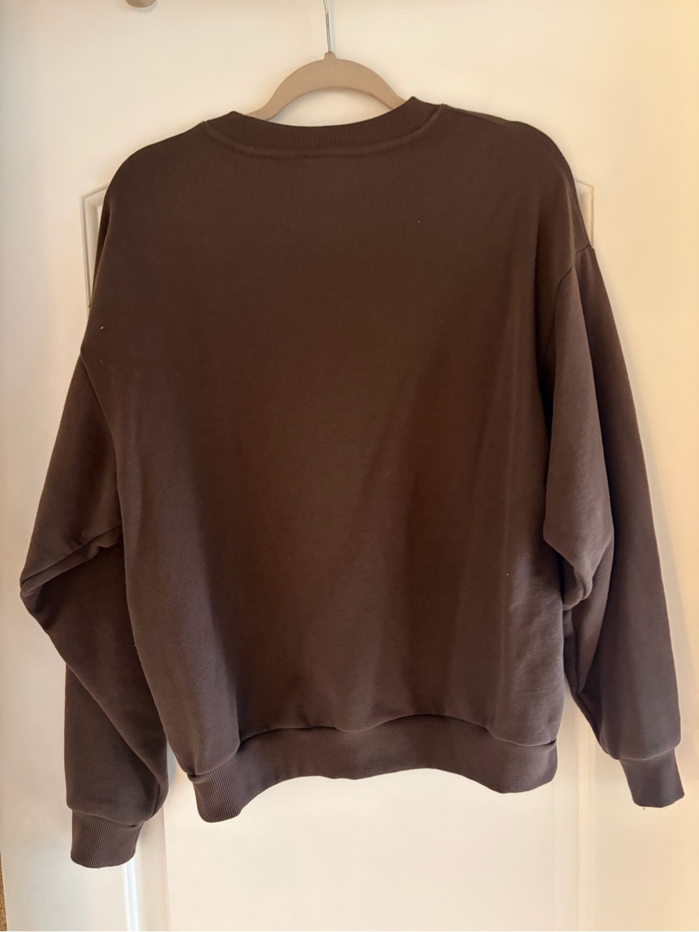 Alo Yoga Accolade Crewneck Sweatshirt in espresso- size XS - Picture 5 of 10